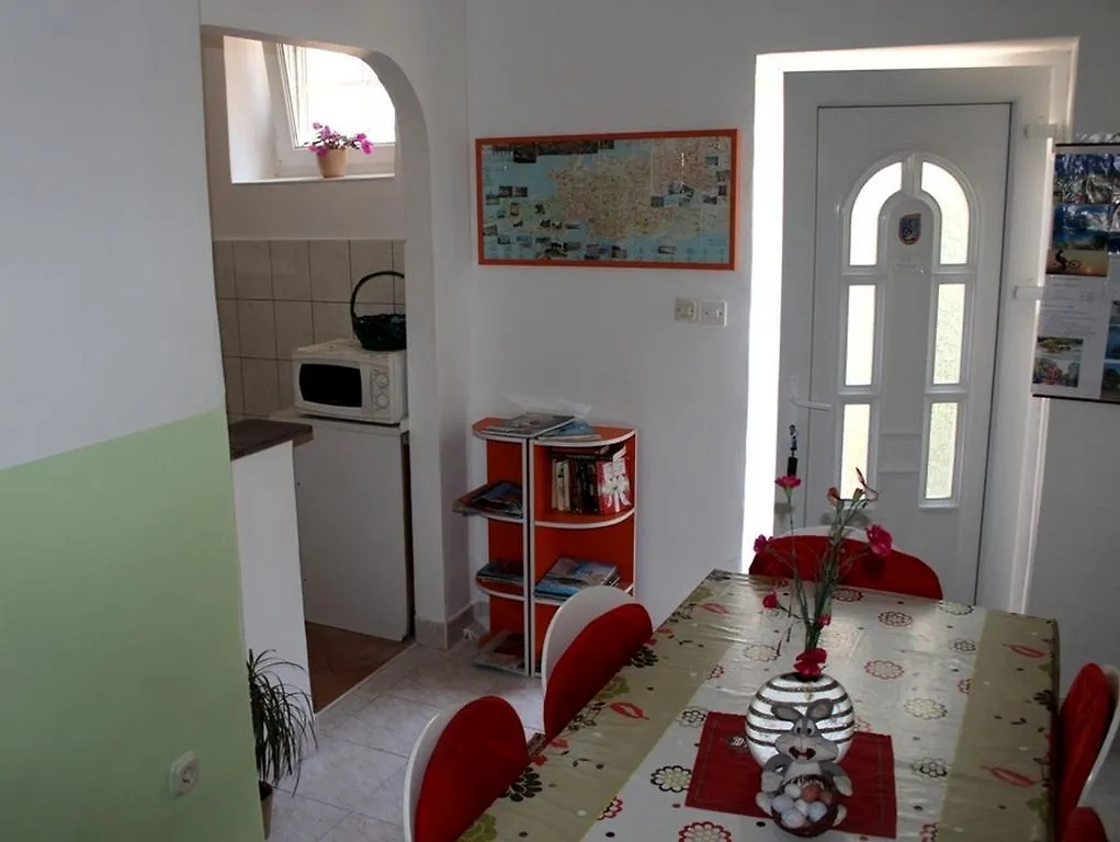 Guest House With Garden - Zuvan Split