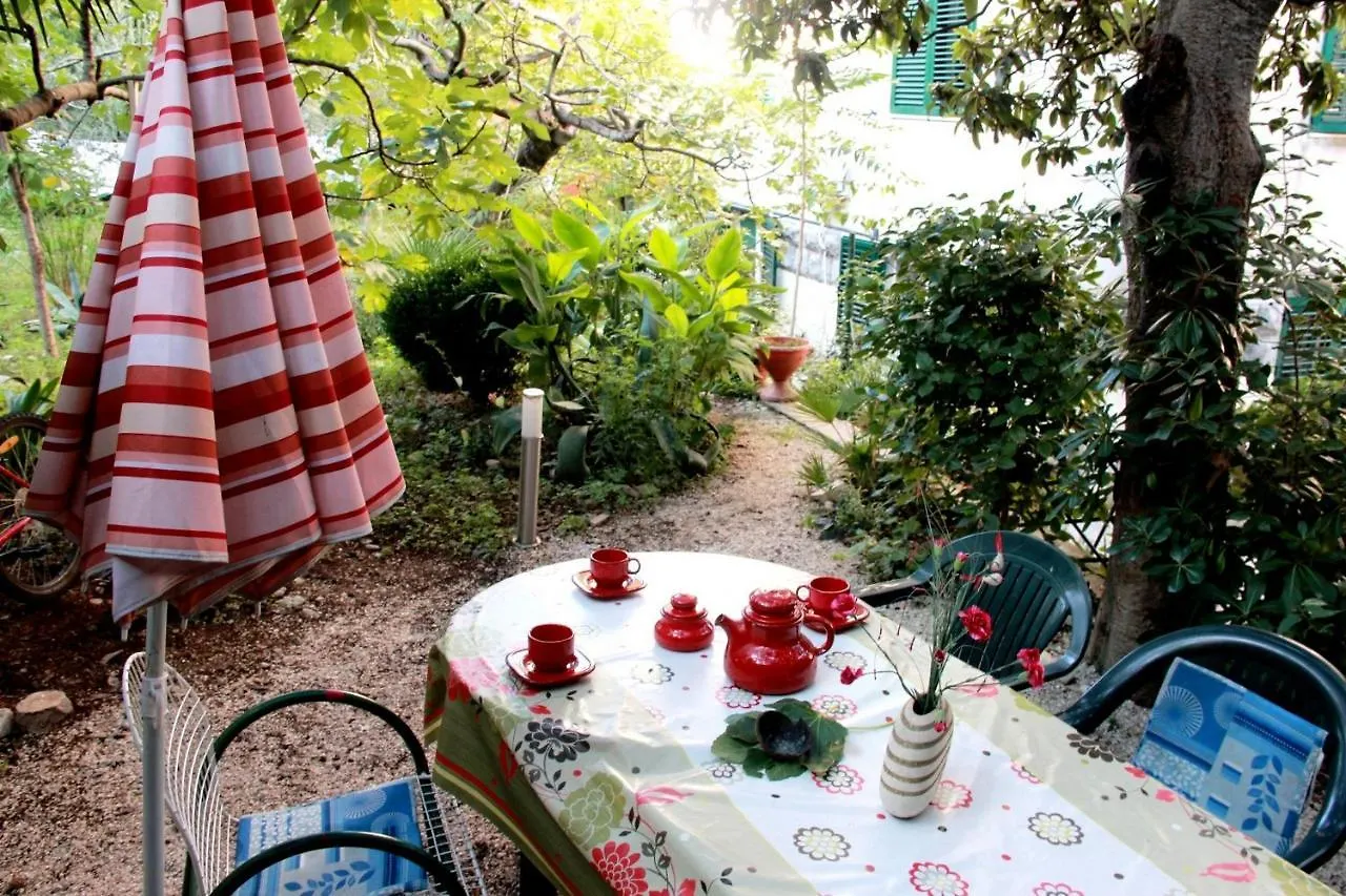 ***  Guest House With Garden - Zuvan Croatia
