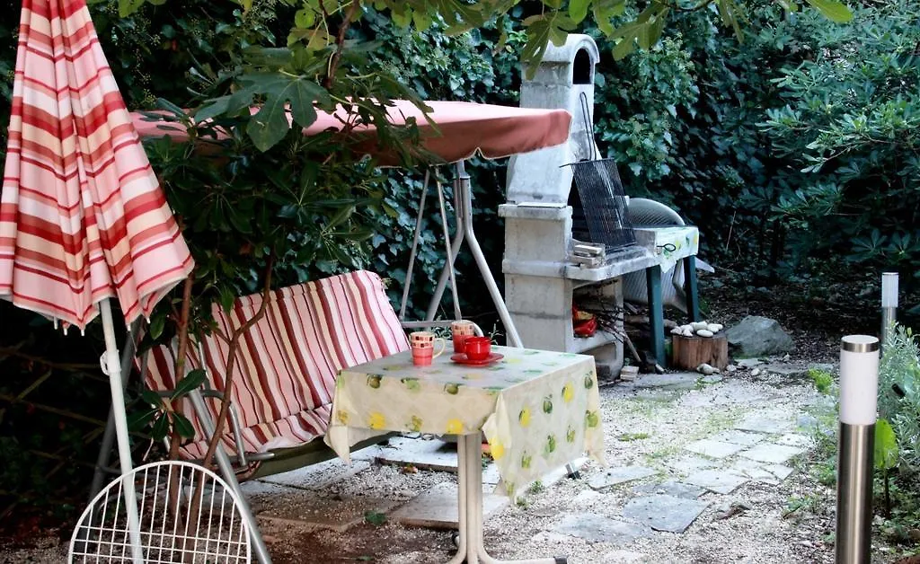 Guest House With Garden - Zuvan Split