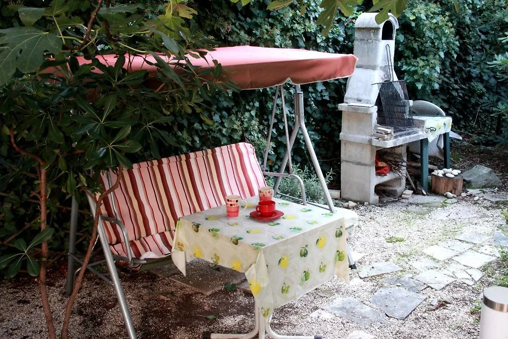 Guest House With Garden - Zuvan Split