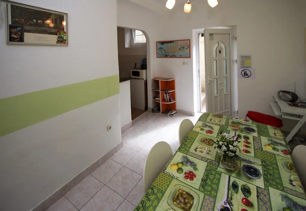 Guest House With Garden - Zuvan Split