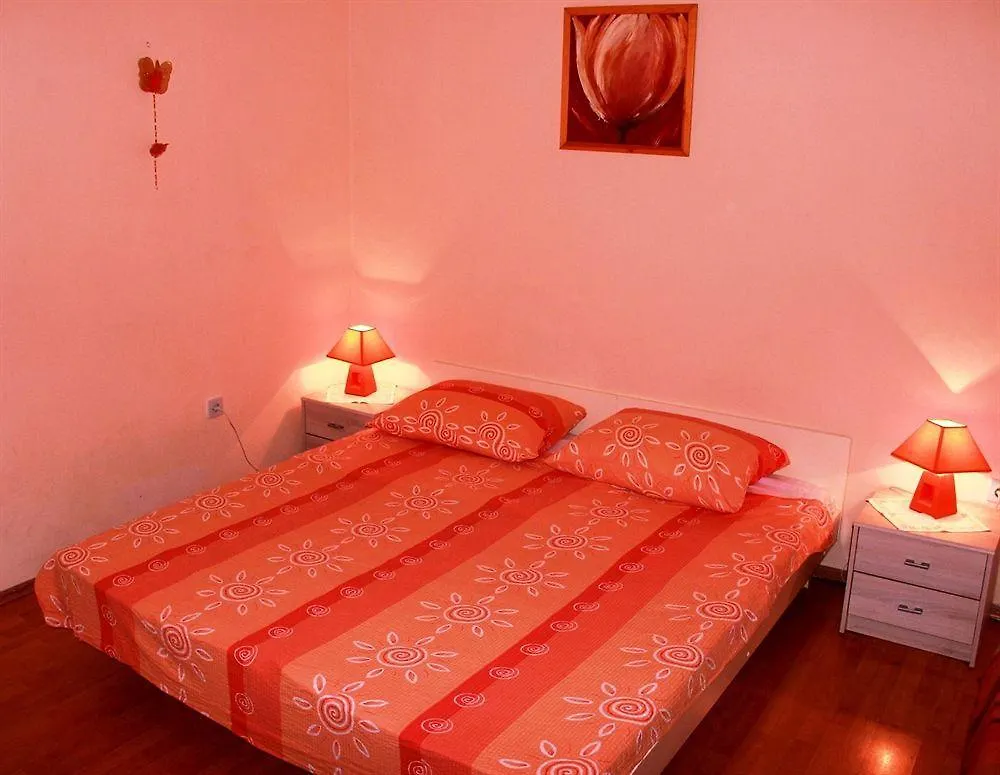 Guest House With Garden - Zuvan  Split