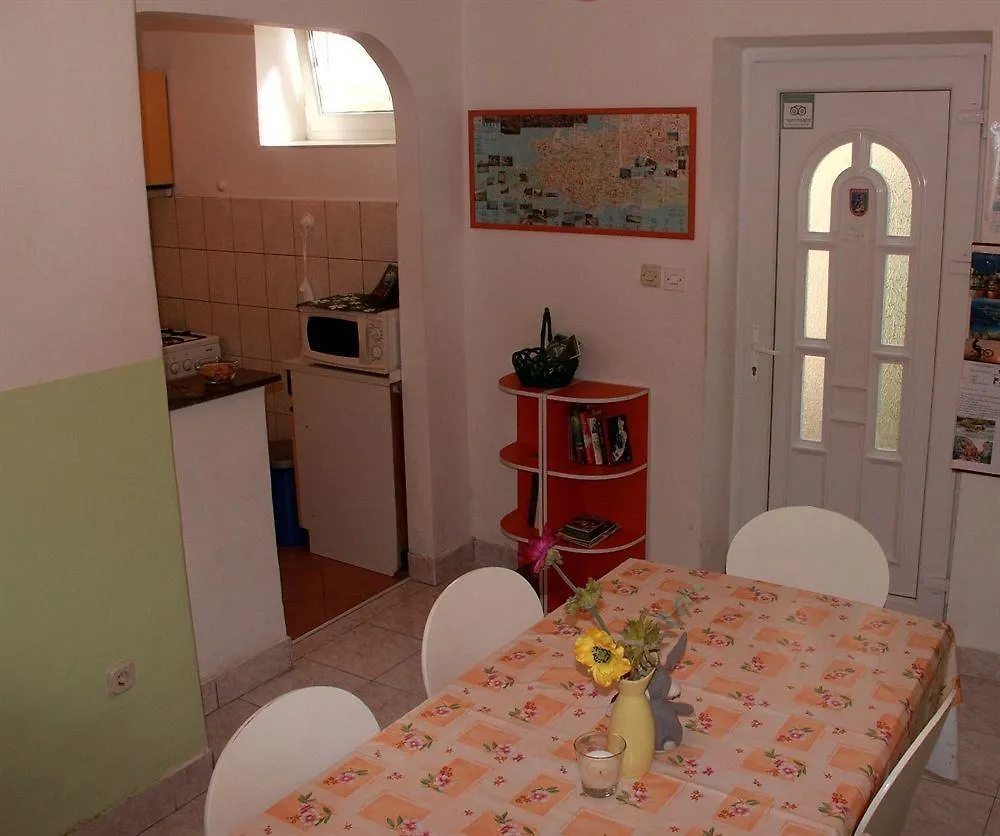 Guest House With Garden - Zuvan Split