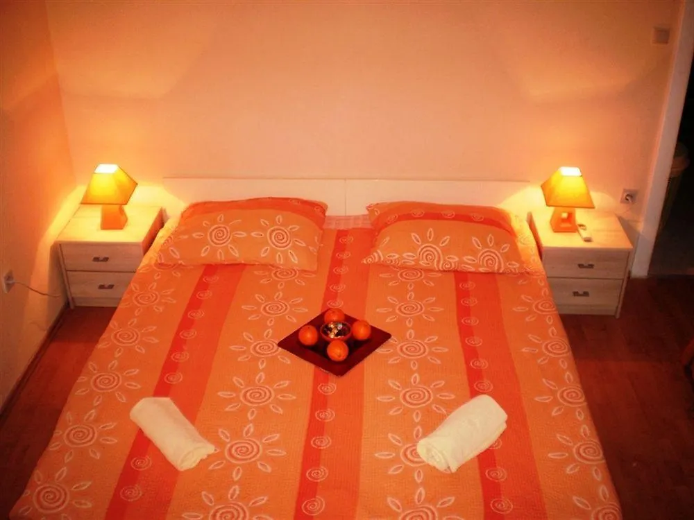 Guest House With Garden - Zuvan Split