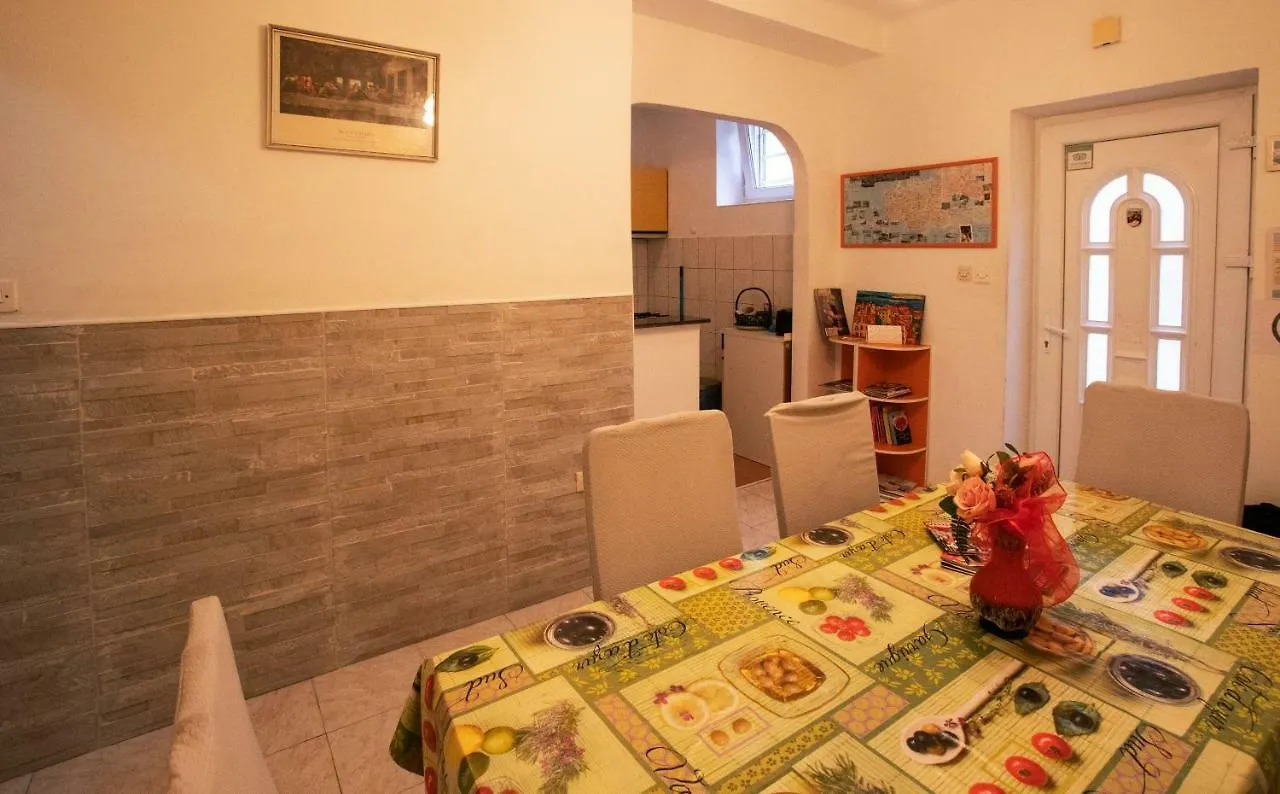 Guest House With Garden - Zuvan Croatia