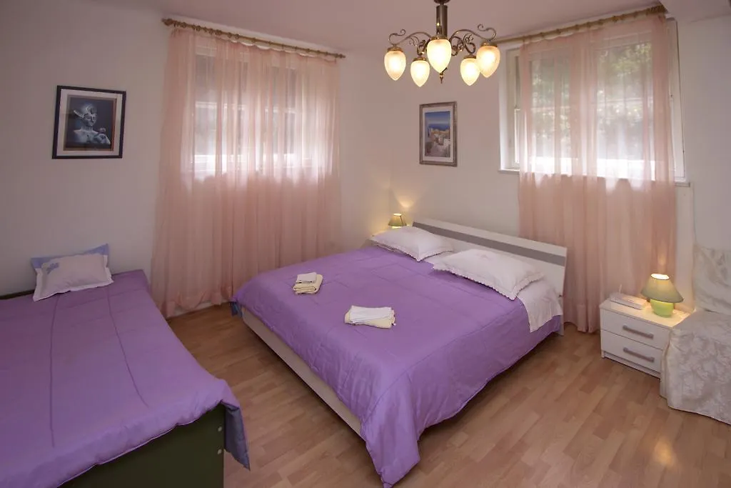 Guest House With Garden - Zuvan 3*, Split