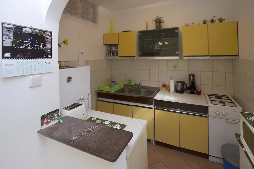 Guest House With Garden - Zuvan