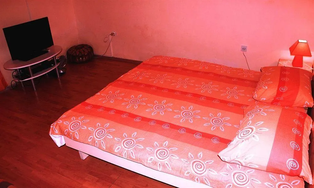 Guest House With Garden - Zuvan Croatia