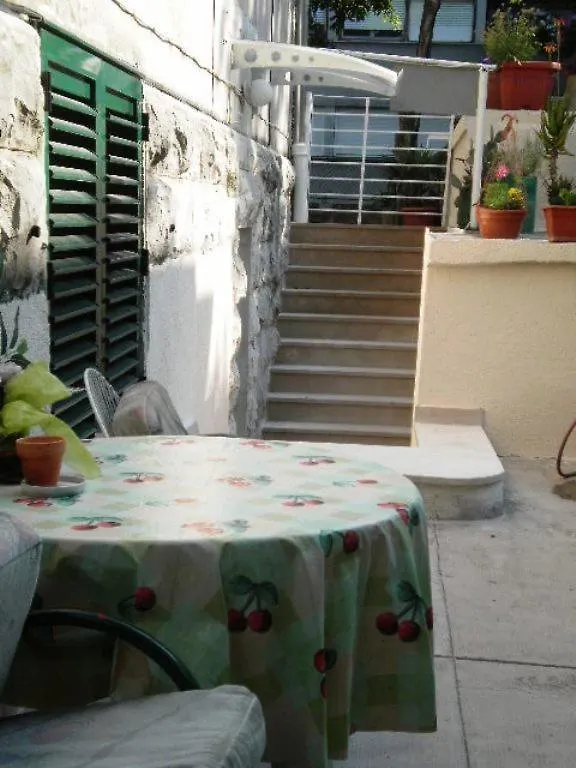 Guest House With Garden - Zuvan Split