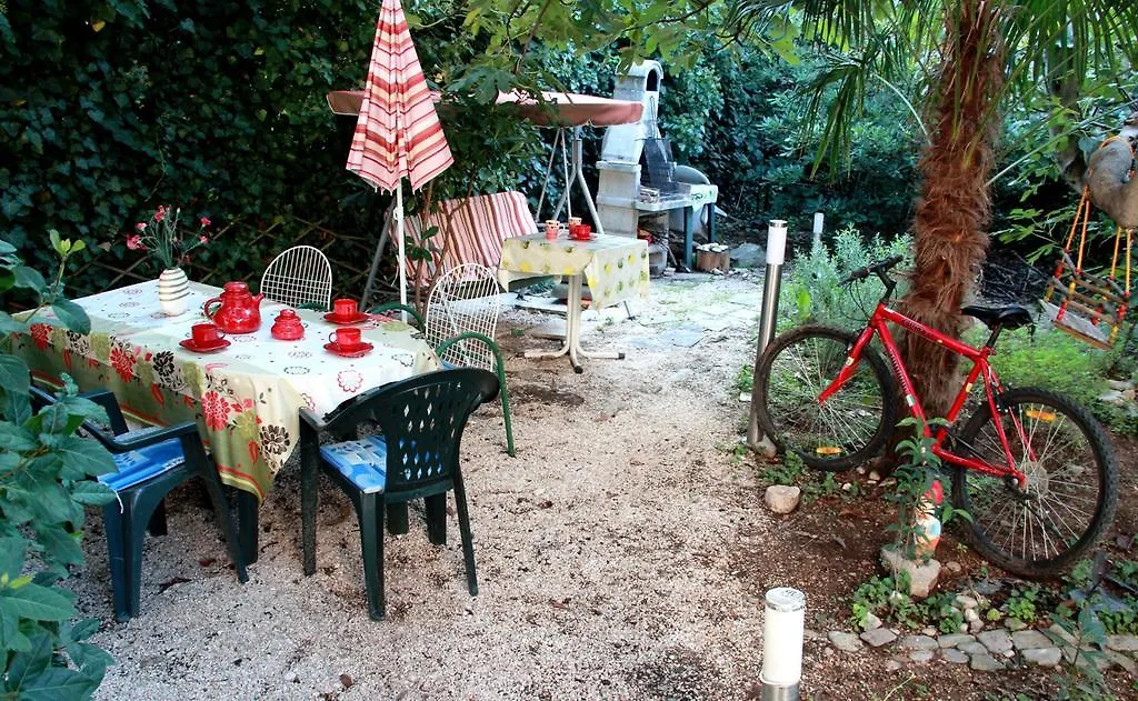Guest House With Garden - Zuvan Split