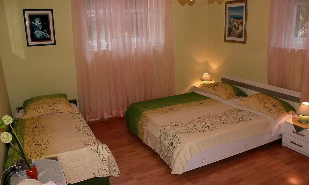 Guest House With Garden - Zuvan Split