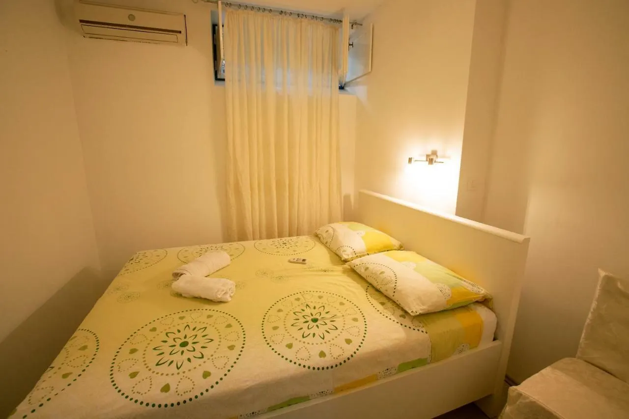 Guest House With Garden - Zuvan Split 3*,